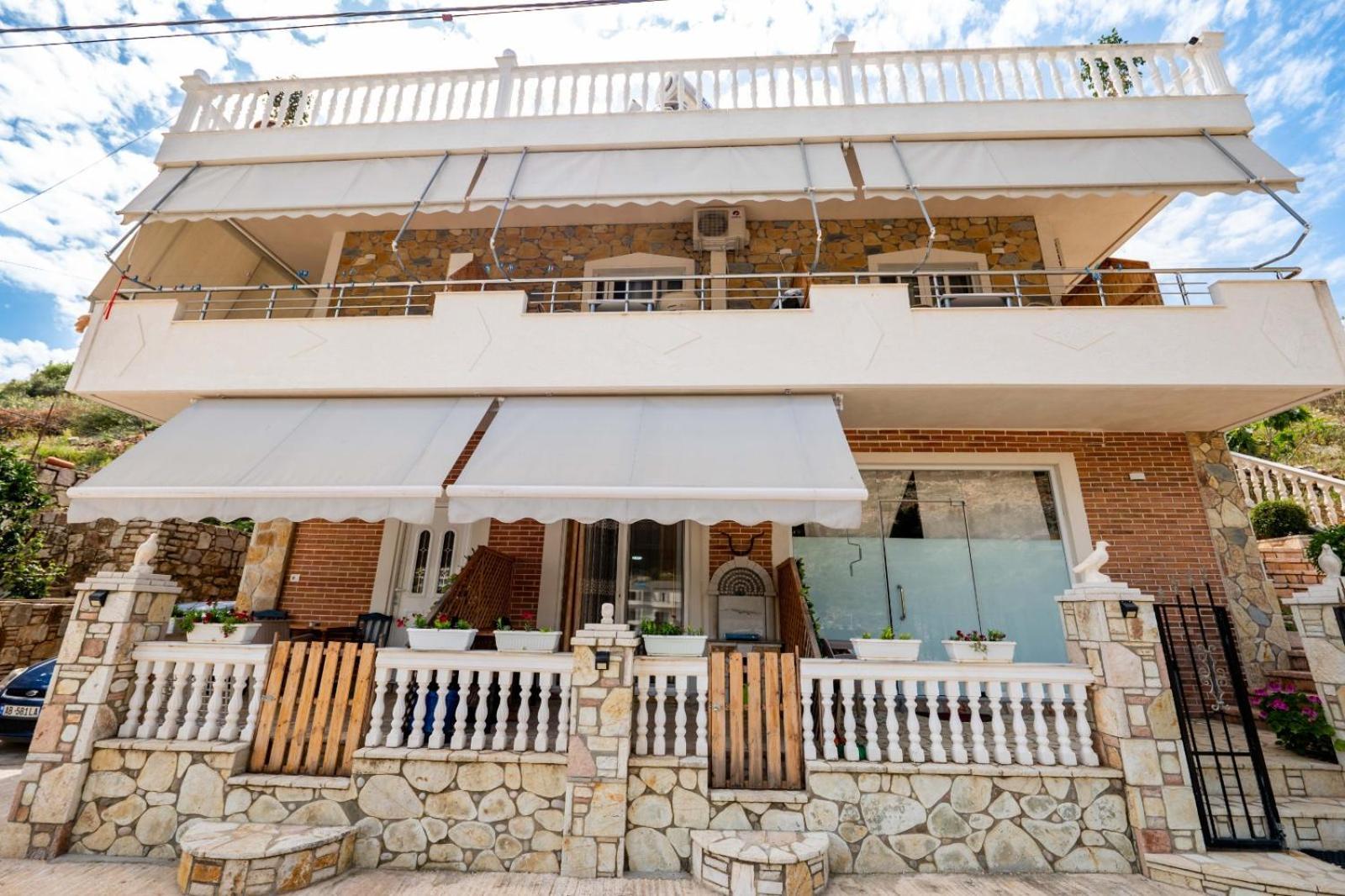 Vila Basho Sarande Exterior photo
